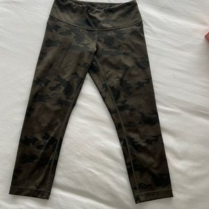Lululemon cropped camo leggings